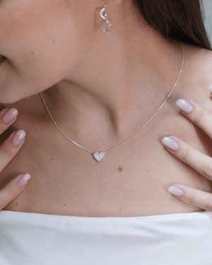 Colar Coração Cravejado em Prata 925 | LÉVORE — Amor que Brilha